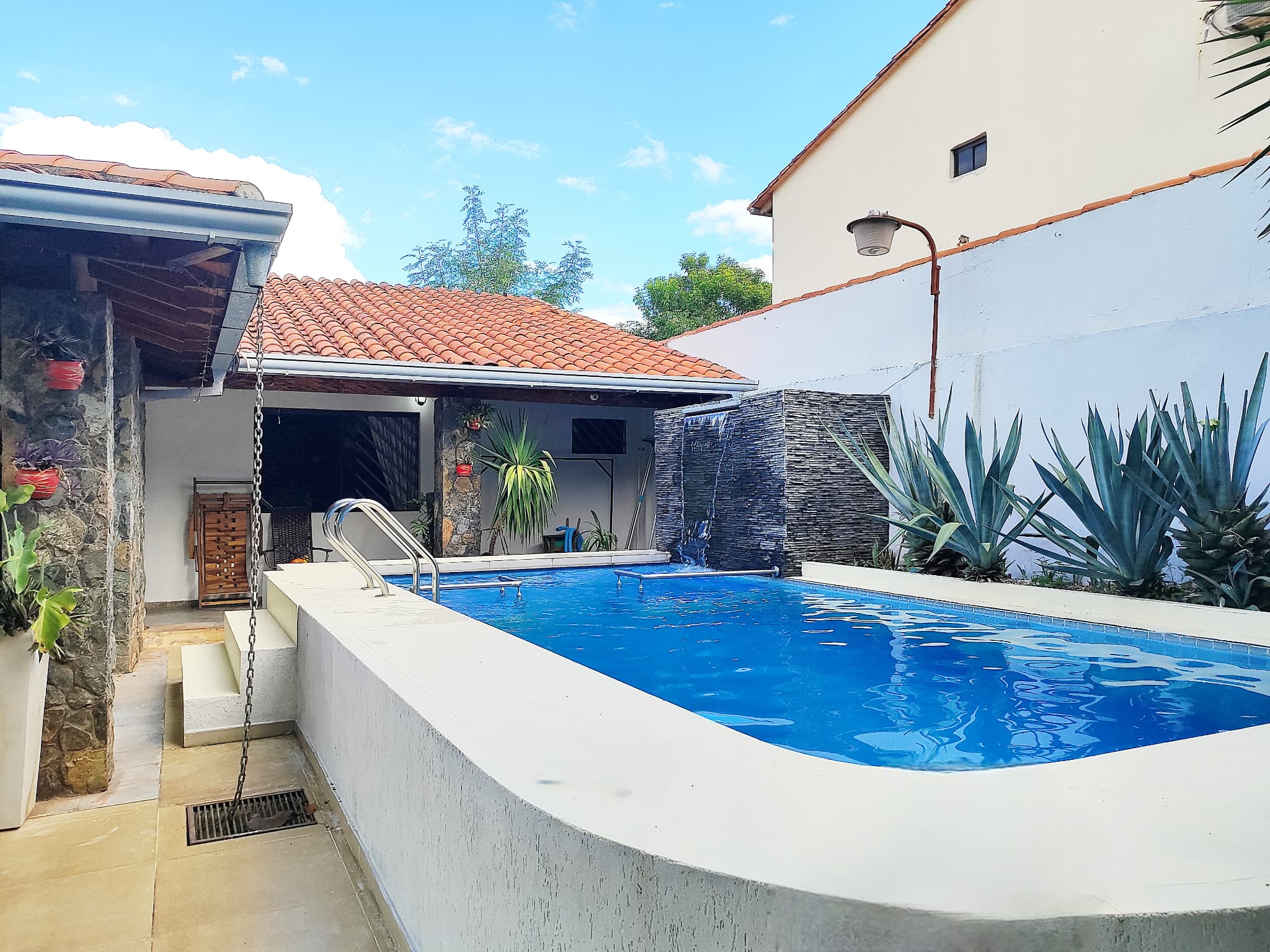 En venta casa con piscina en Villa Elisa — foto 4