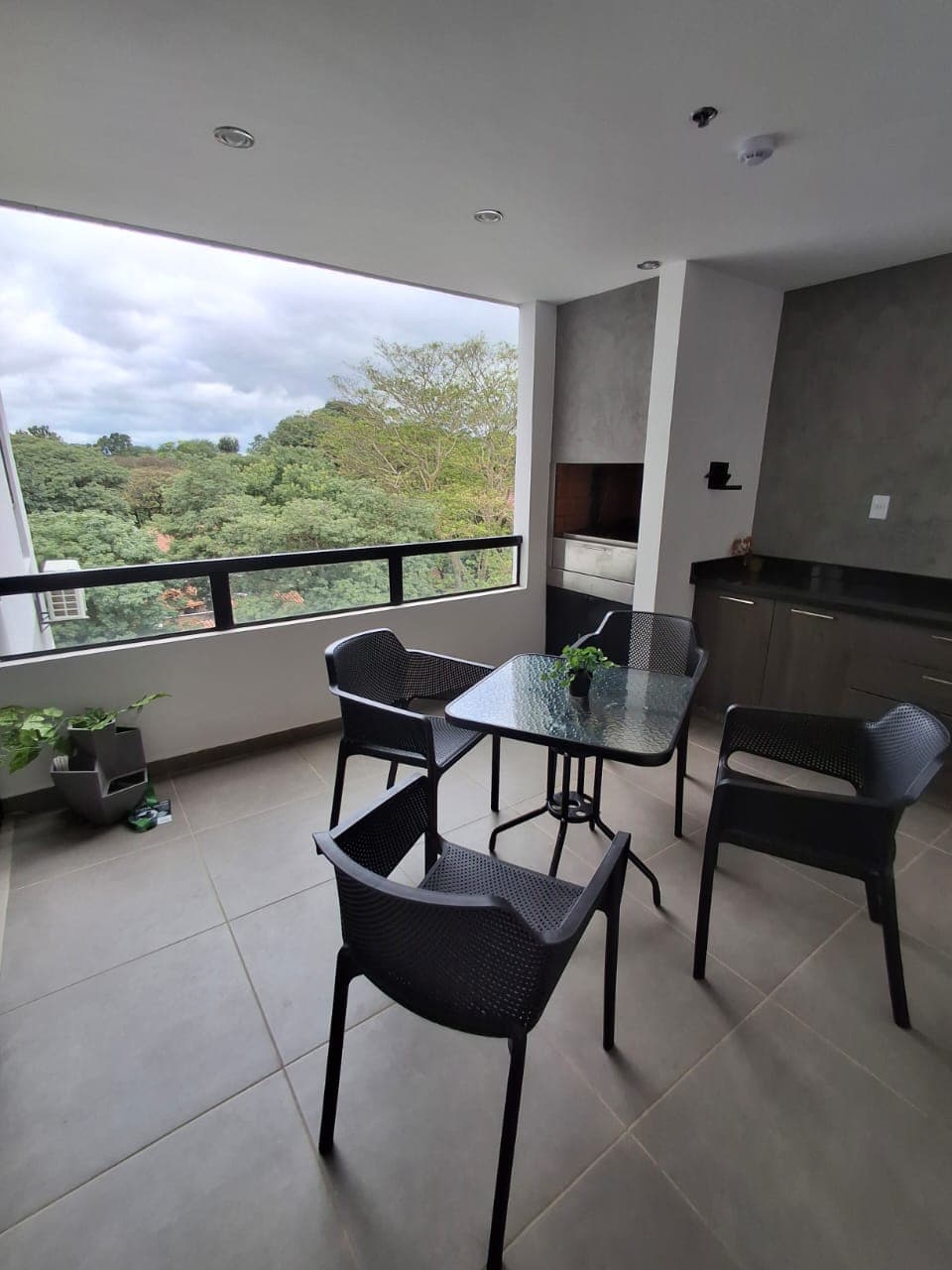 Alquilo departamento amoblado de tres habitaciones