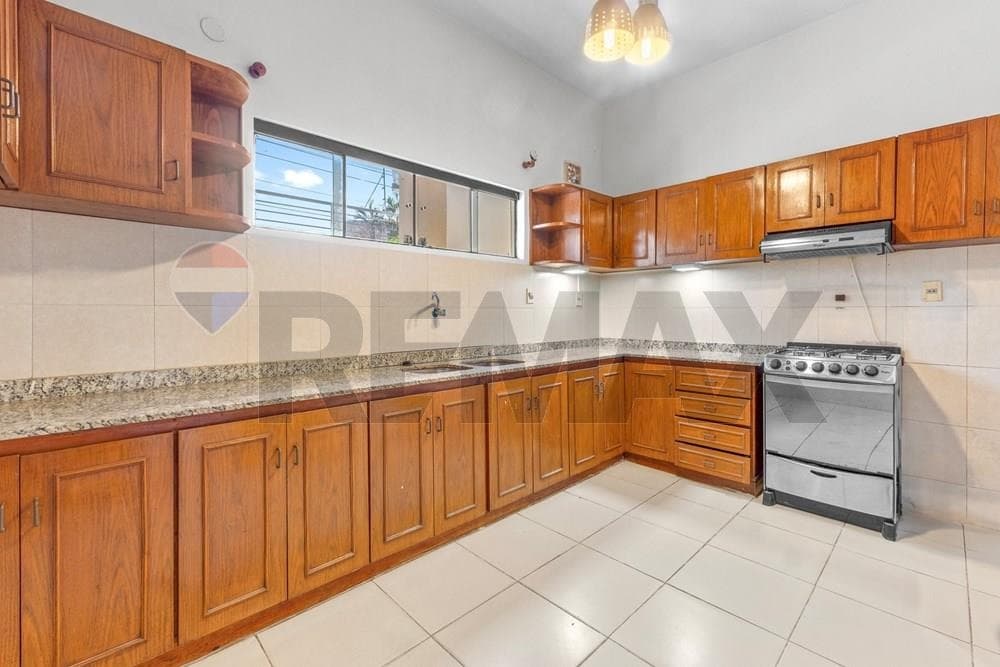 En Venta Amplia Casa Zona De 4to Barrio, Luque, foto 5
