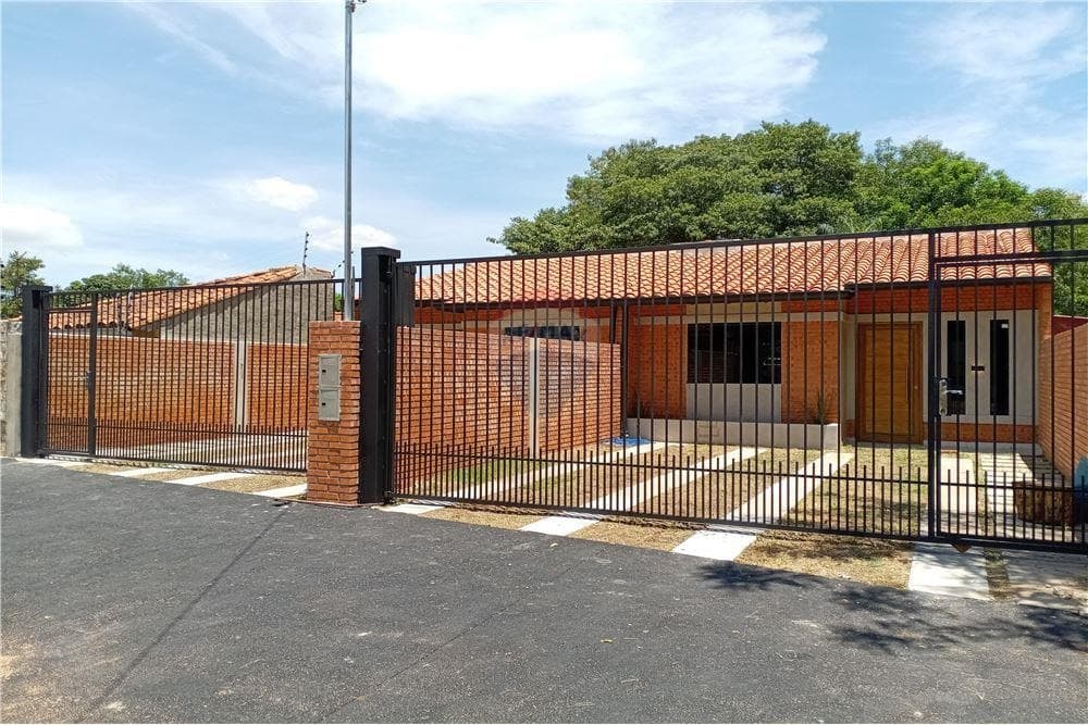 Chalet - Venta - Villa Elisa, Paraguay, foto 2