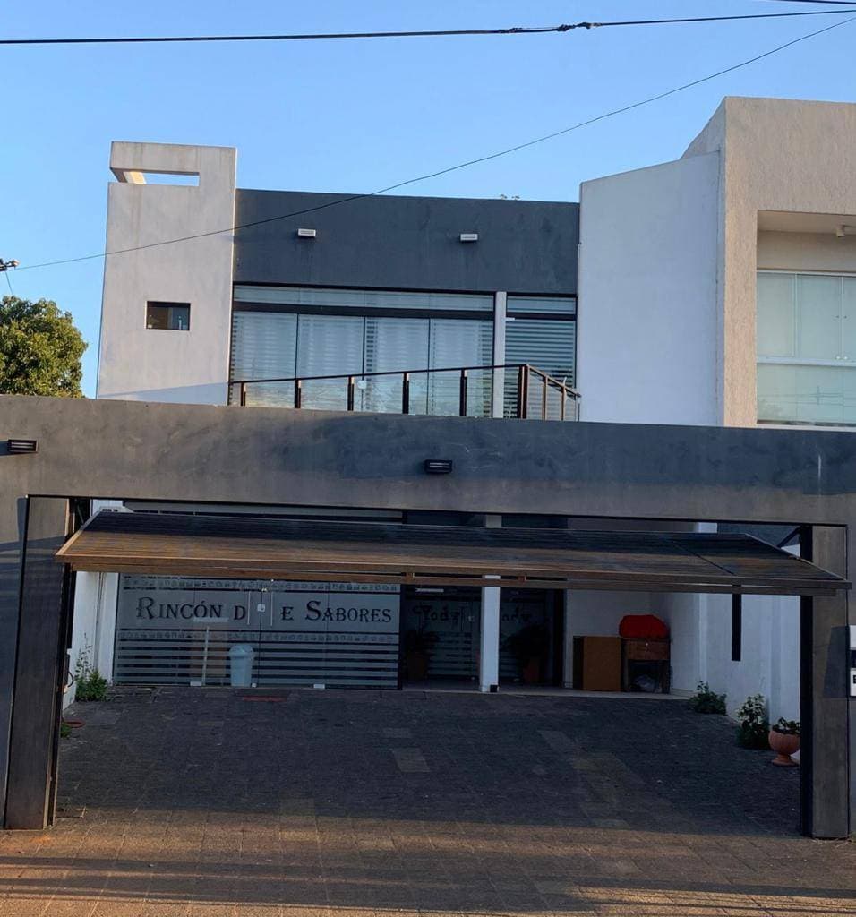 Alquilo casa en ykua sati a cuadras de san* martin