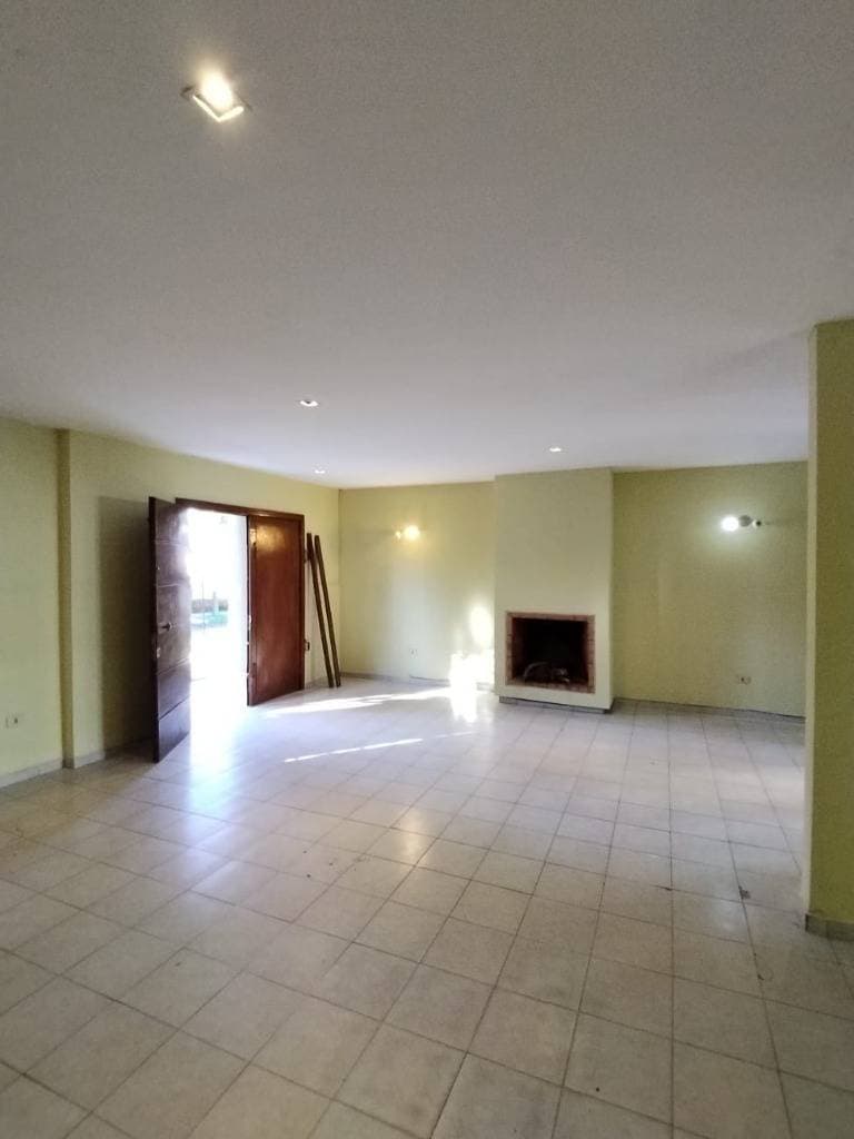 Acogedora Casa en Villa Aurelia con Amplio Patio y Chimenea, foto 3