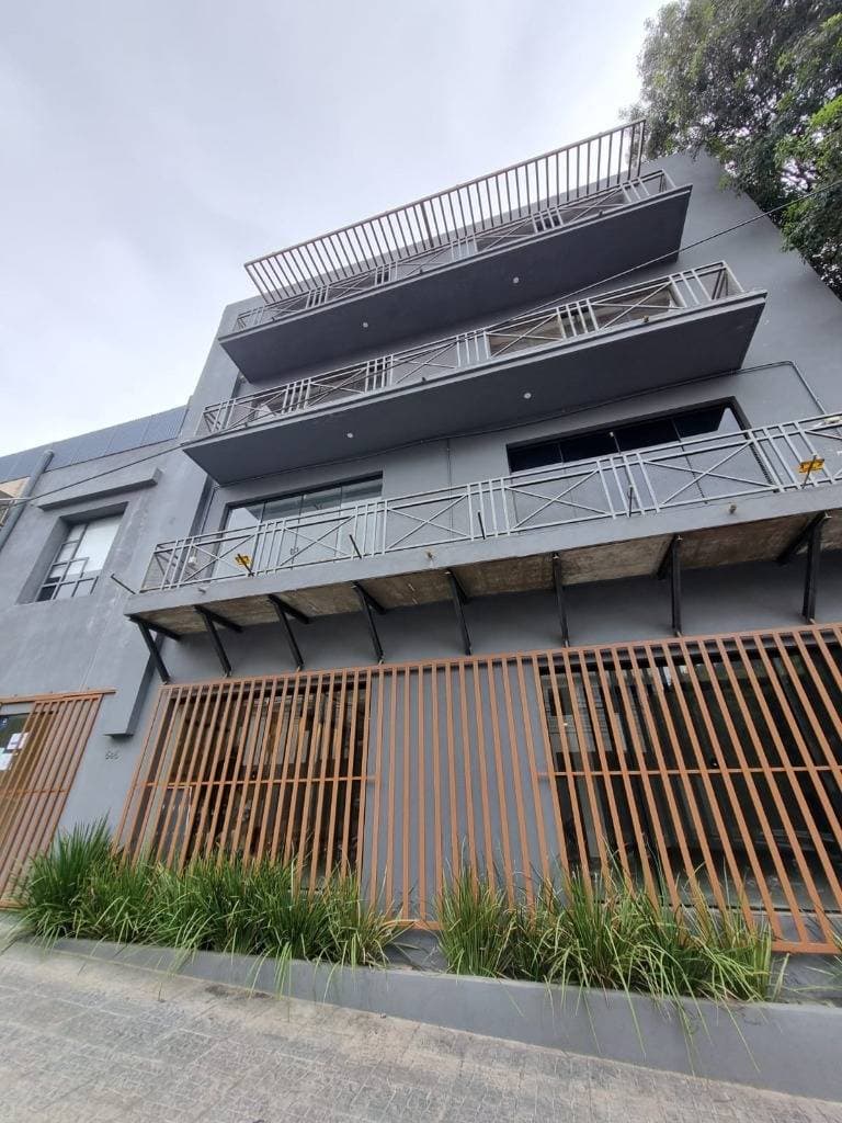 Edificio Corporativo con estacionamiento en zona Plaza Batallon 40, foto 1