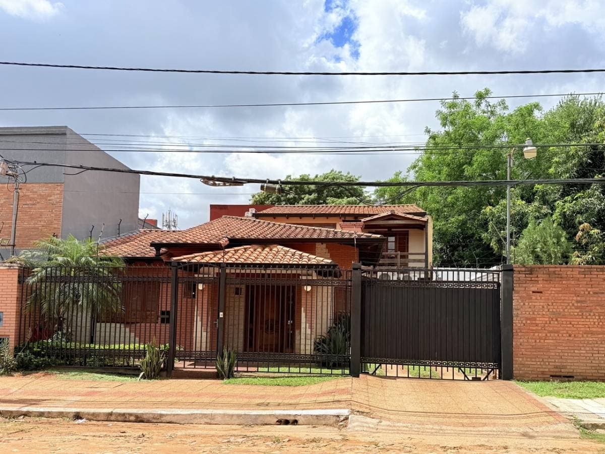 Hermosa residencia en venta en Fernando de la Mora