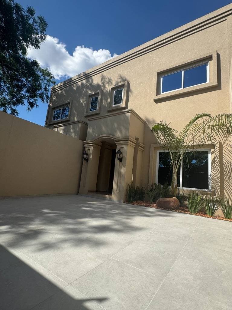 En venta, duplex zona Pinedo shopping