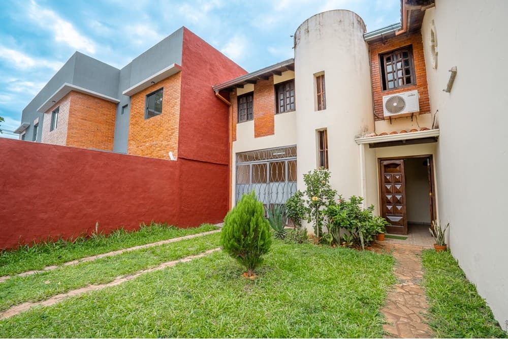 Casa con piscina en mburucuyá, foto 1