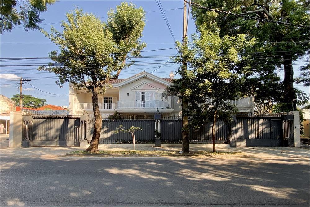 Alquilo residencia sobre avenida boggiani