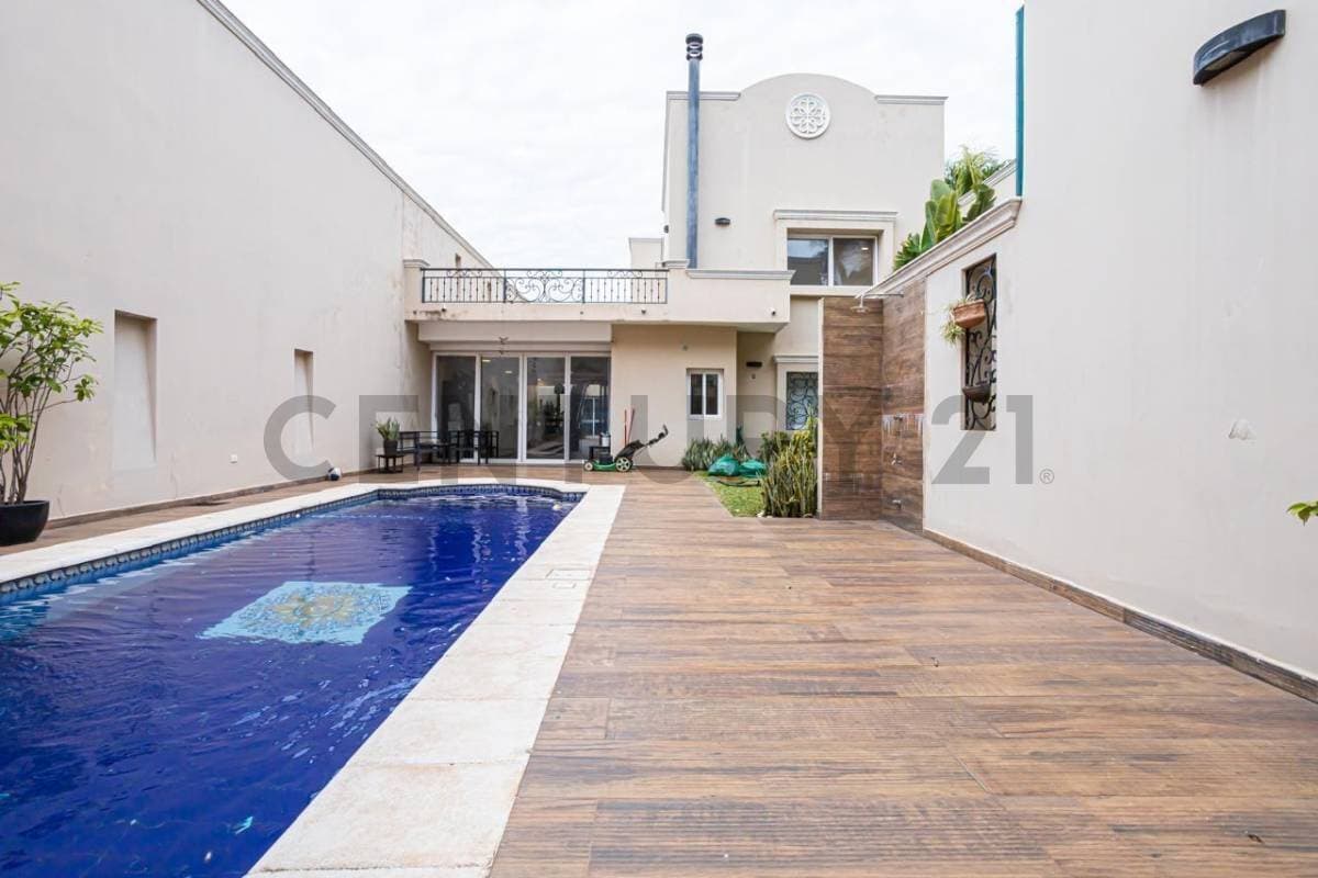 En venta residencia en Lambaré