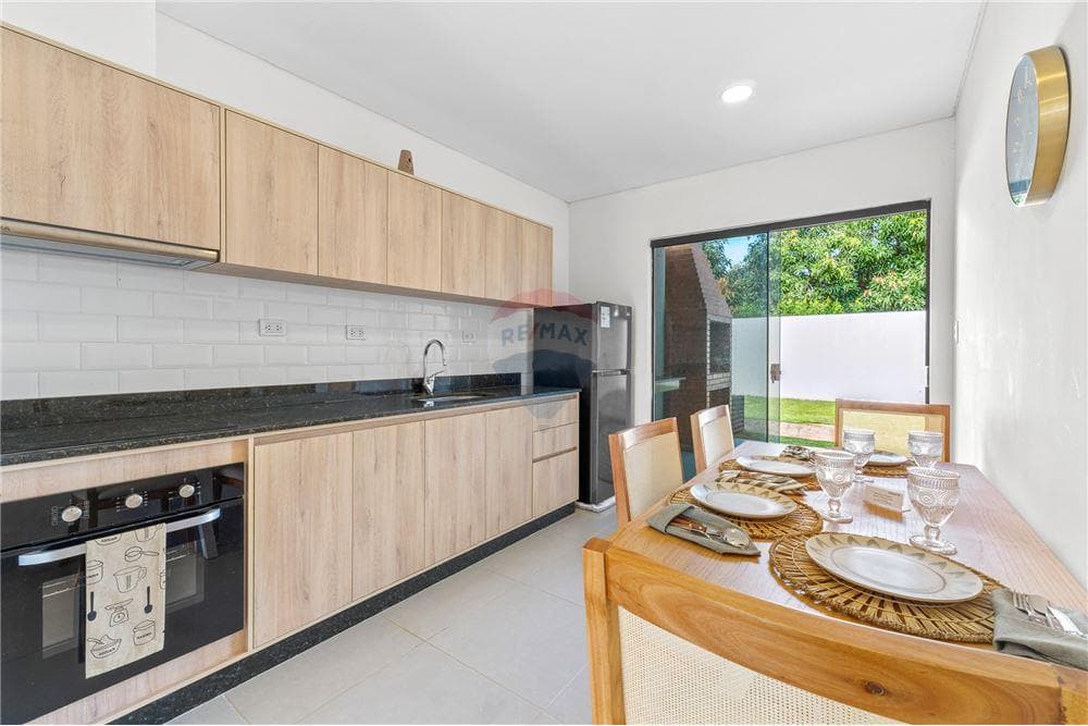 A estrenarr vendo espectacular duplex en Luquee, foto 3