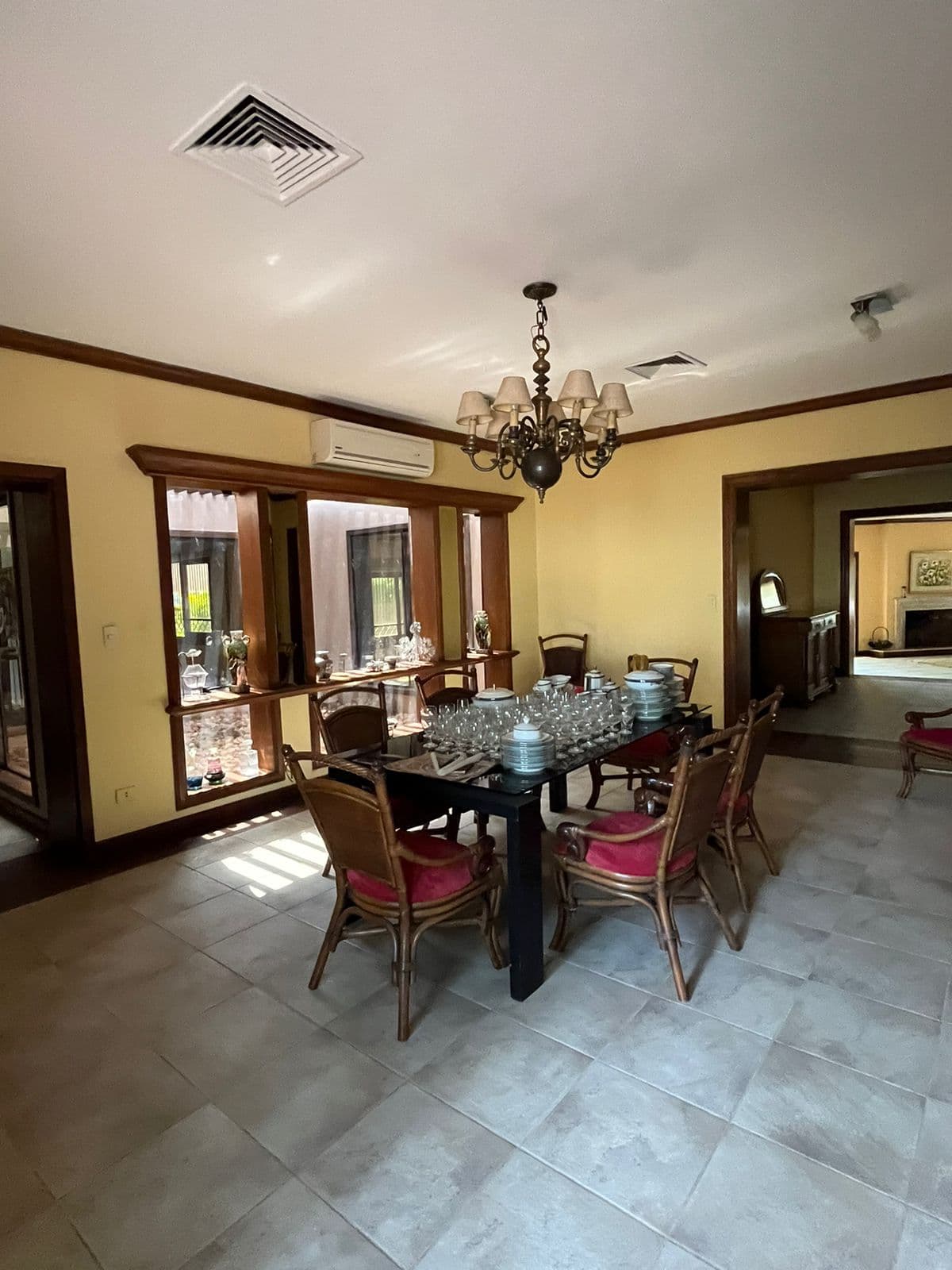Vendo amplia residencia en Barrio Jara