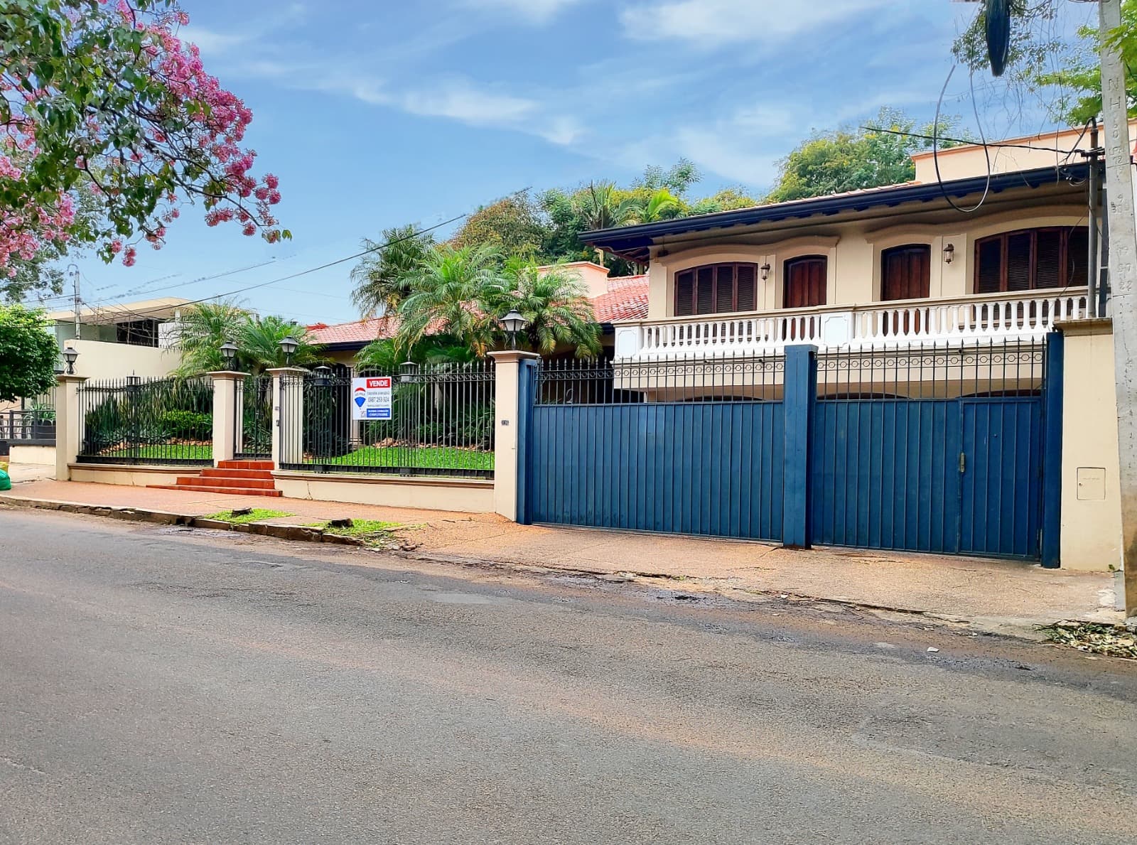 Amplia Residencia en Asunción, Barrio Villa Morra, foto 2
