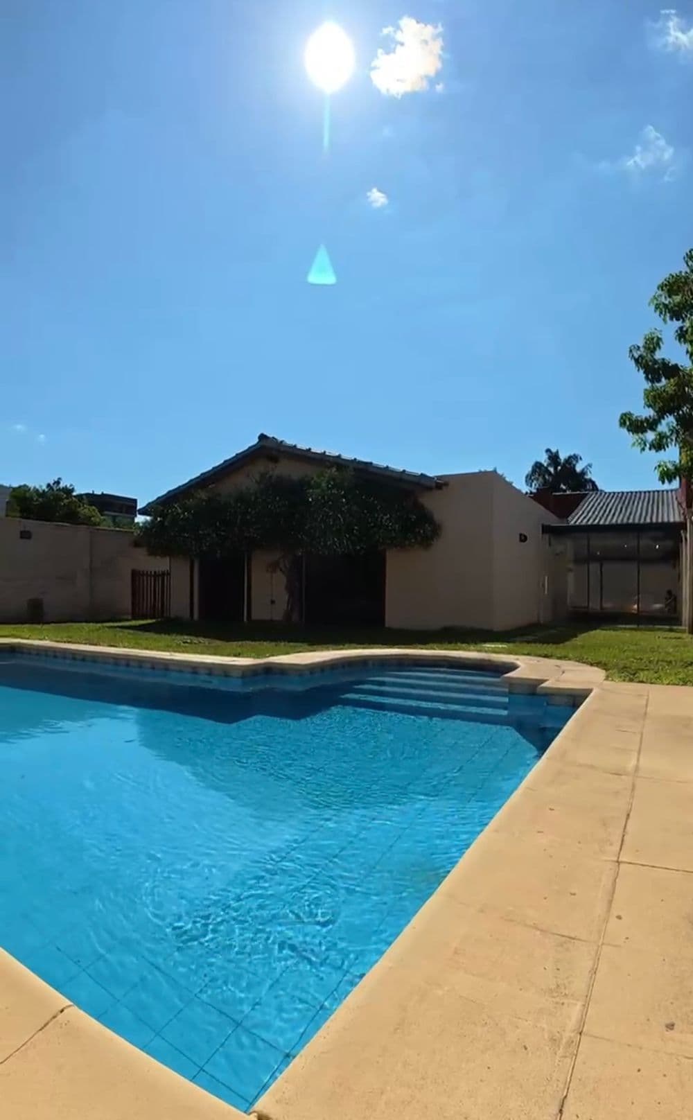 Vendo gran residencia a una cuadras del colegio liberty
