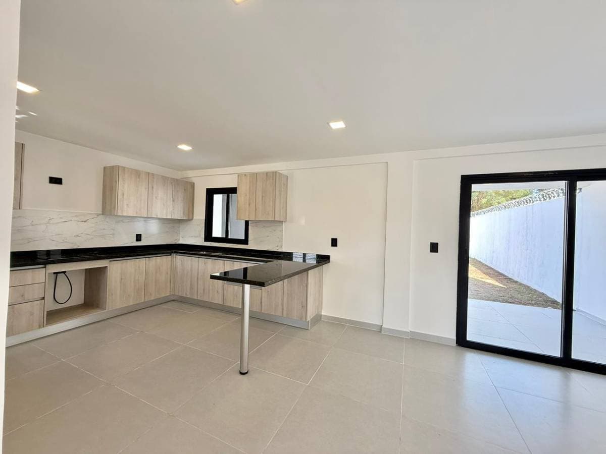 Duplex minimalista en Luque - id 47409 — foto 5