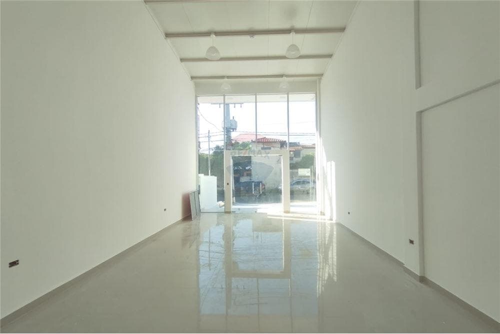 salón comercial en Lambaré, foto 3