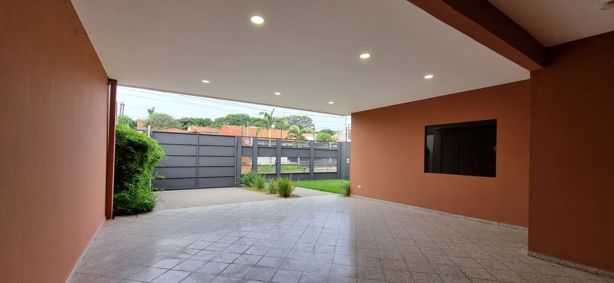 Hermosa Casa en Fernando de la Mora / 368m2 de terreno — foto 2