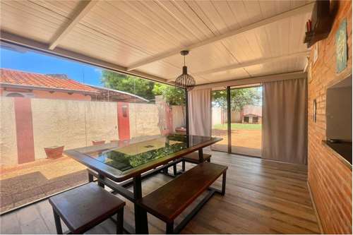 Casa-venta-maneco galeano entre sauce y boqueron, cuarto barrio, Luque, foto 2