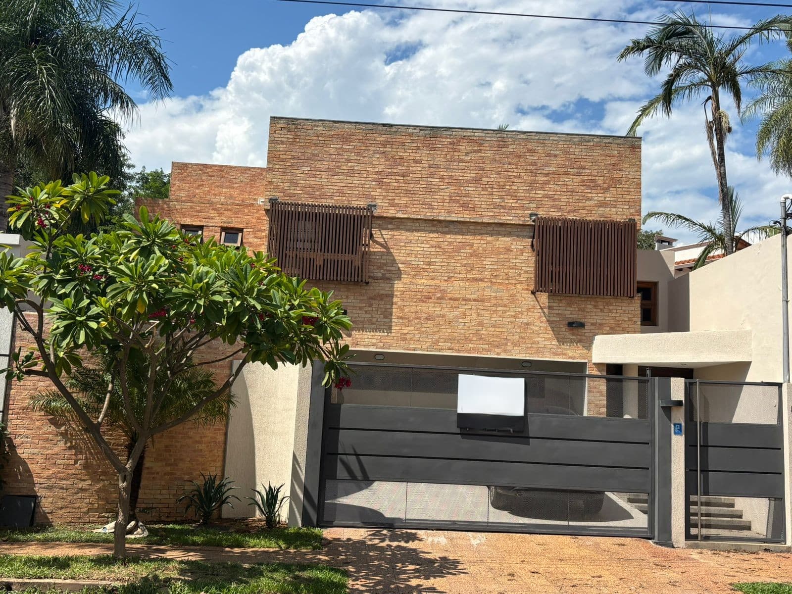 Casa moderna en alquiler - barrio mburucuyá Asunción — foto 1