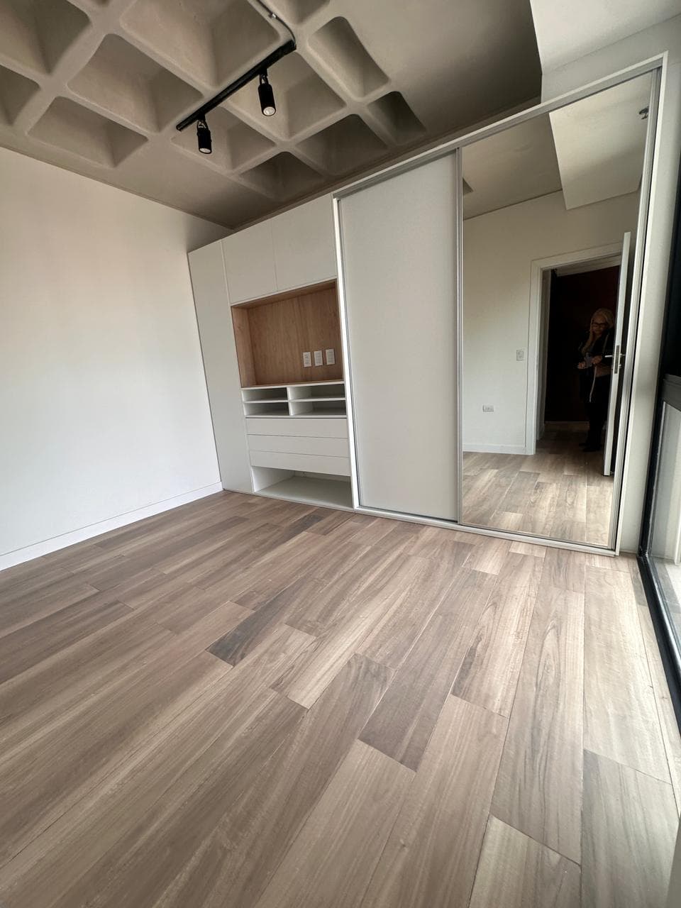 En venta departamento a estrenar en Edificio We Villa Morra, foto 2