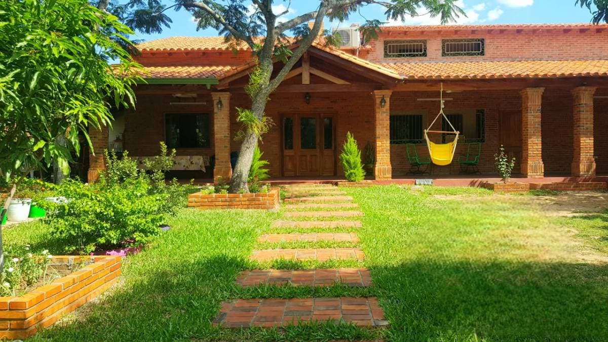 Casa en Venta 6 dormitorios - San Bernardino, Cordillera