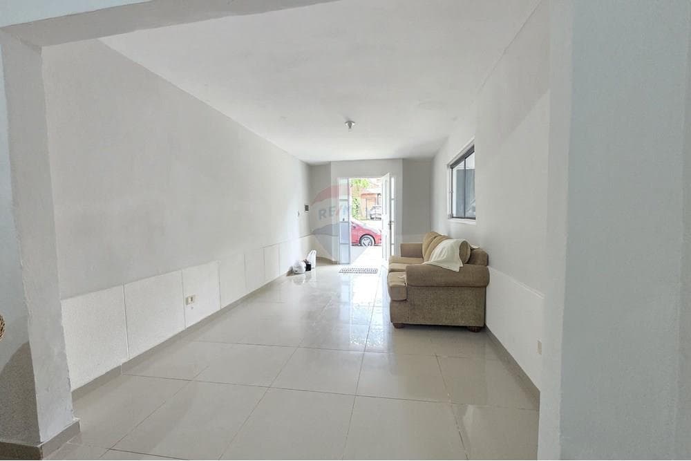 Casa Semi Amoblada - Barrio Ycua Sati, foto 3
