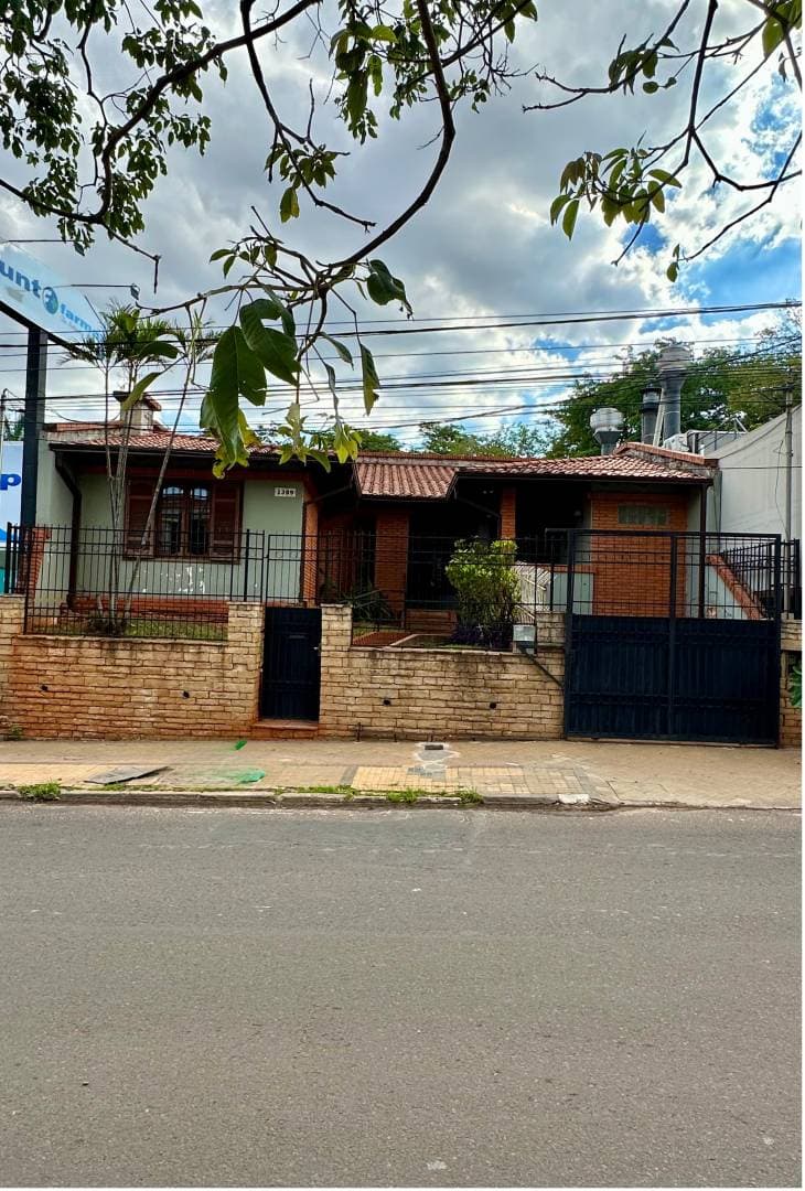 Casa en barrio mburucuyá, foto 1