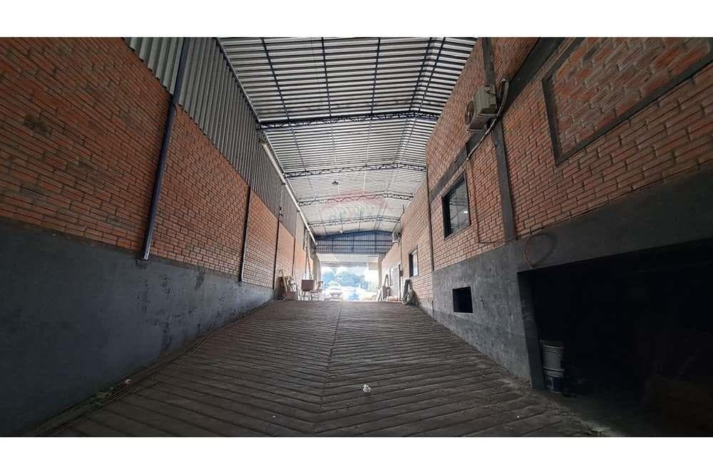 Amplio deposito industrial el Ñemby sobre acceso sur — foto 4