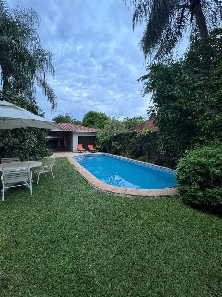 Hermosa residencia en el barrio mburucuya — foto 2