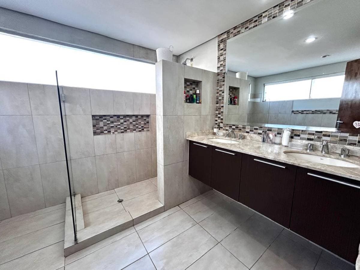 Hermosa casa duplex en ycua sati, foto 4