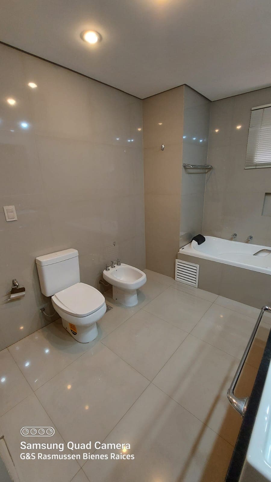 En venta - amplio dpto. De 3 dorm. En suite edif. La place, foto 4