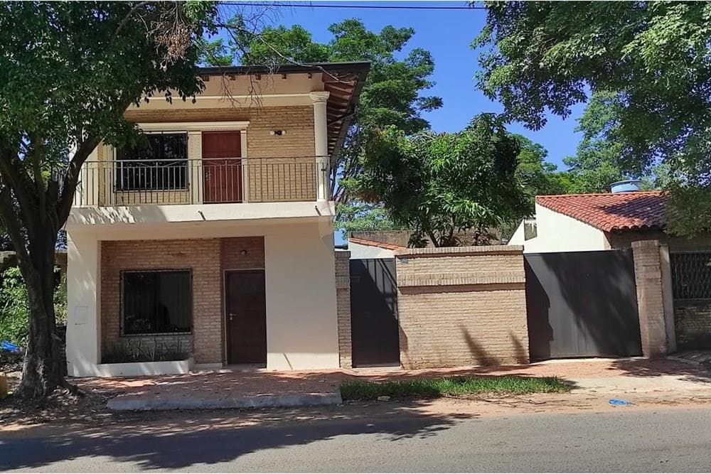Casa - Venta - Fernando de la Mora- ''vive cómodo en esta bella casa'', foto 1