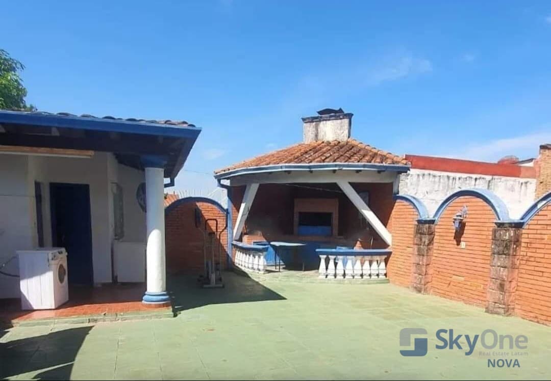 Vendo casa en sajonia a cuadras de colon