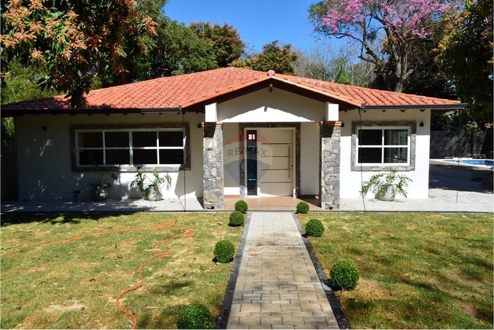 Casa - Venta - San Bernardino, Paraguay, foto 1