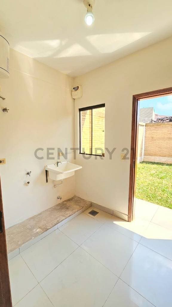 En alquiler duplex de 3 dormitorios Zona Rakiura Luque, foto 3