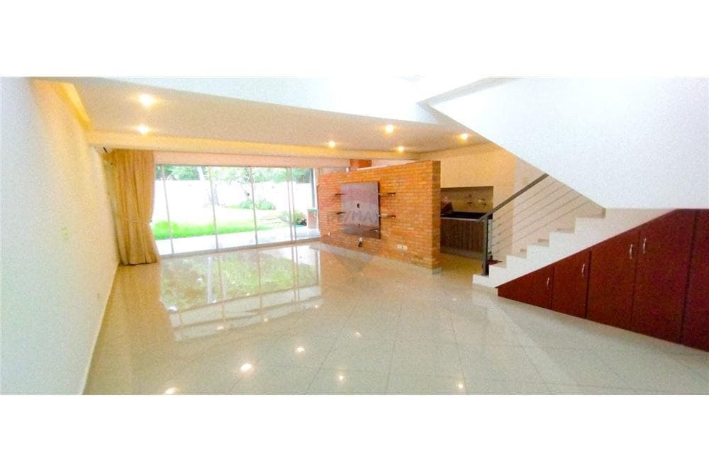 Amplio duplex en Lambaré, foto 2