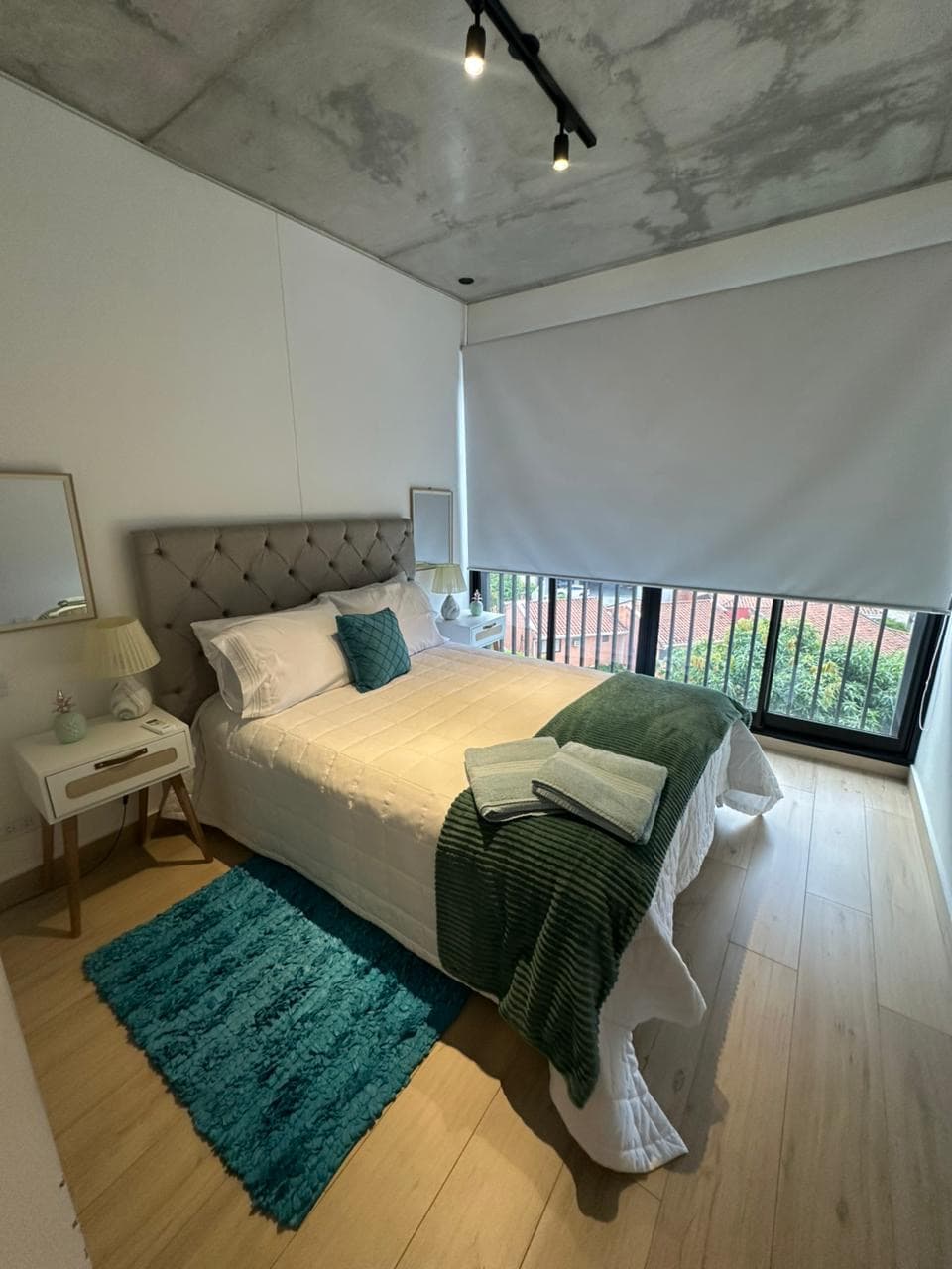 departamento amoblado de dormitorio zona shopping del sol — foto 4