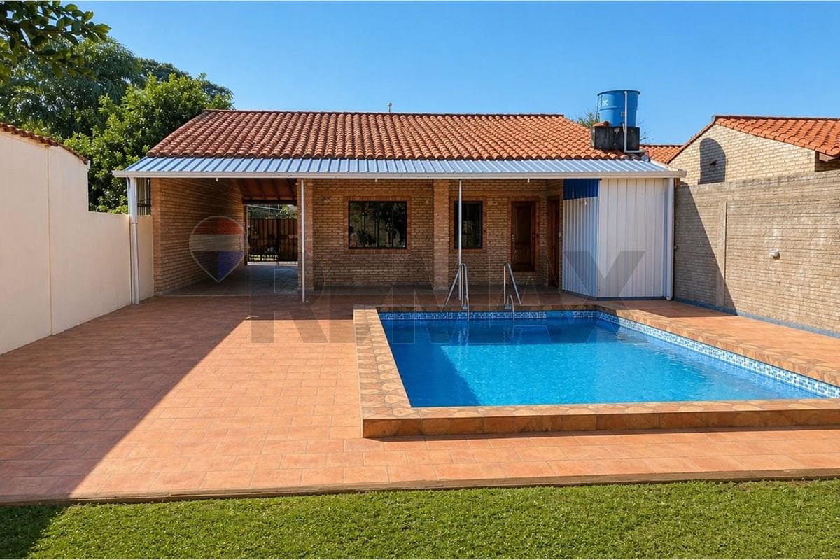 Casa Familiar con piscina, Barcequillo, San Lorenzo