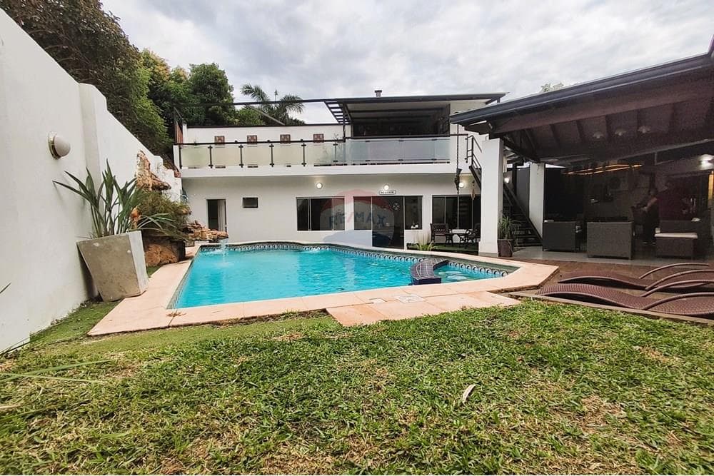 Casa con Piscina en Lambaré - Zona Super 6, foto 4