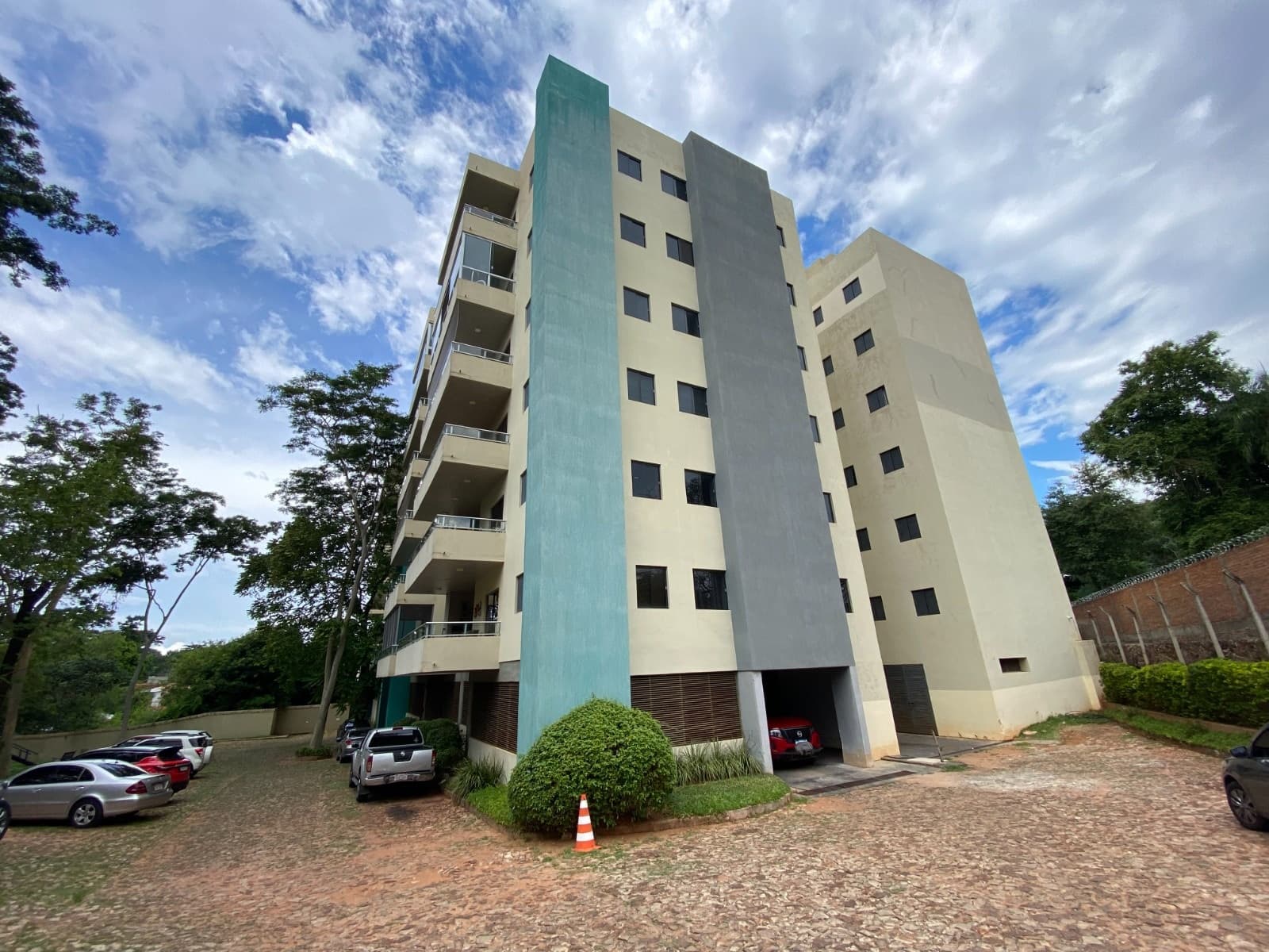 ¡Espacioso Departamento de 3 Dormitorios en Venta - Barrio San Vicente!!, foto 1