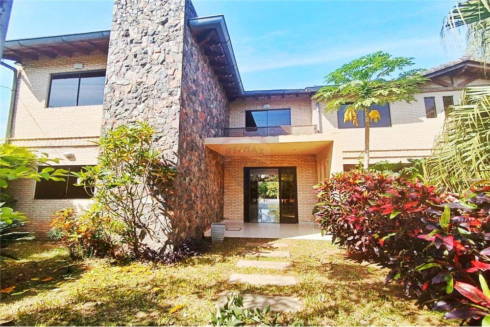 Vendo casa en Mariano Roque Alonso urbanizacion surub'i