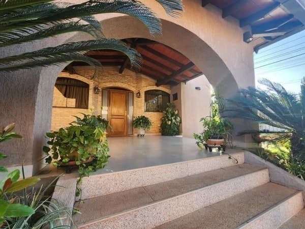 En venta residencia de 3 dormitorios en la mejor zona de Luque