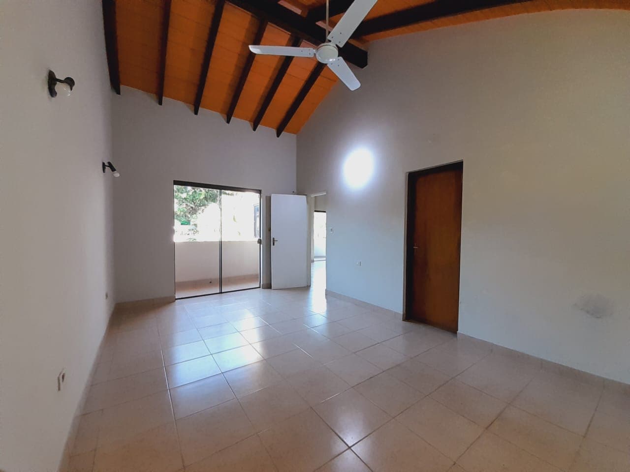 Amplia y Cómoda Casa en Lambaré, Zona Super Pueblo, foto 5
