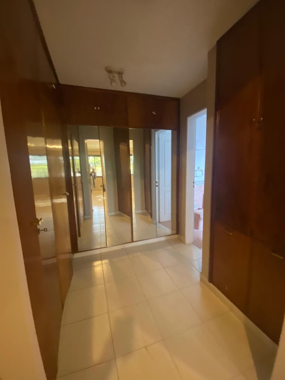 Hermosa y amplia residencia en barrio ycua sati - 5000 usd, foto 3