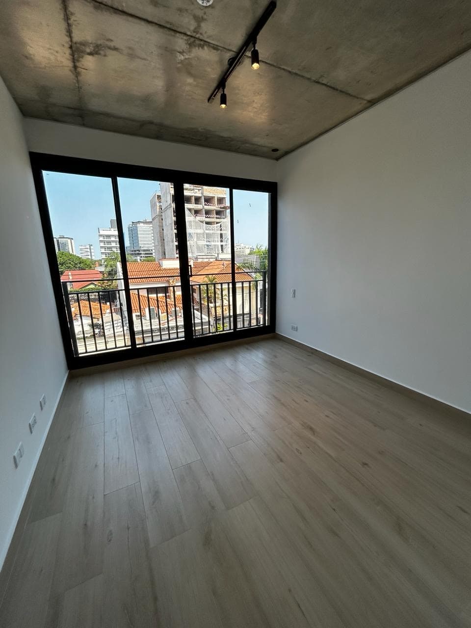 Zona del shopping del sol, en alquiler, departamento de 2 dormitorios 1 cochera — foto 4