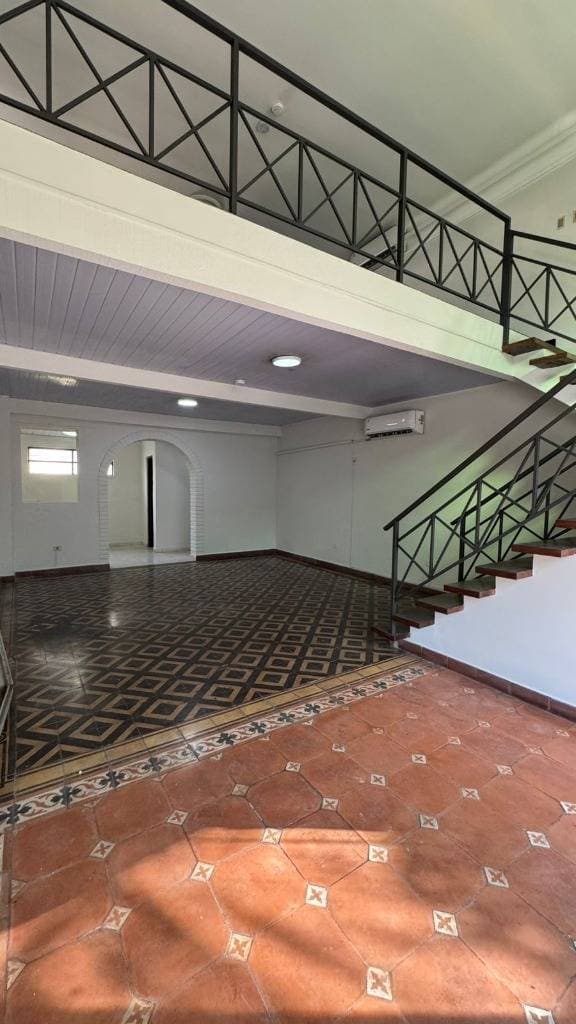 Local comercial con estilo histórico en alquiler – Centro de Asunción, foto 2