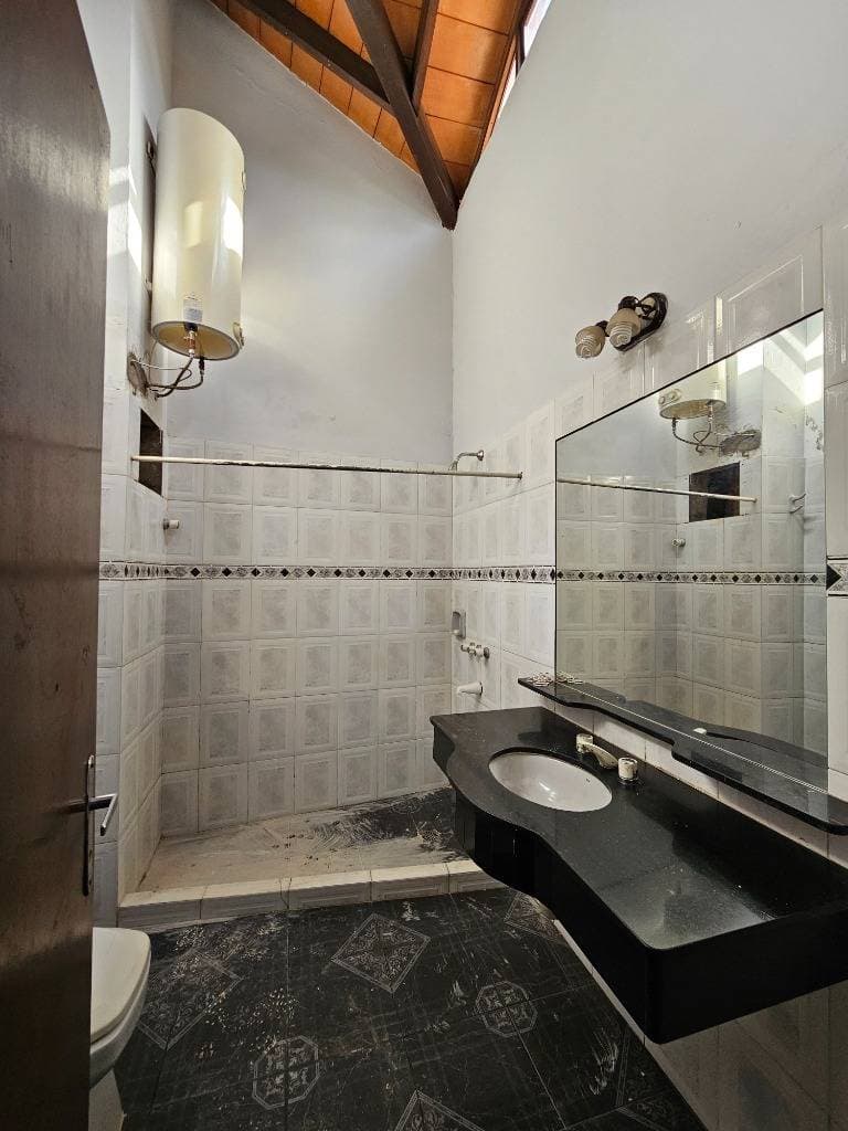Amplia casa en Lambaré • barrio palomar, foto 4
