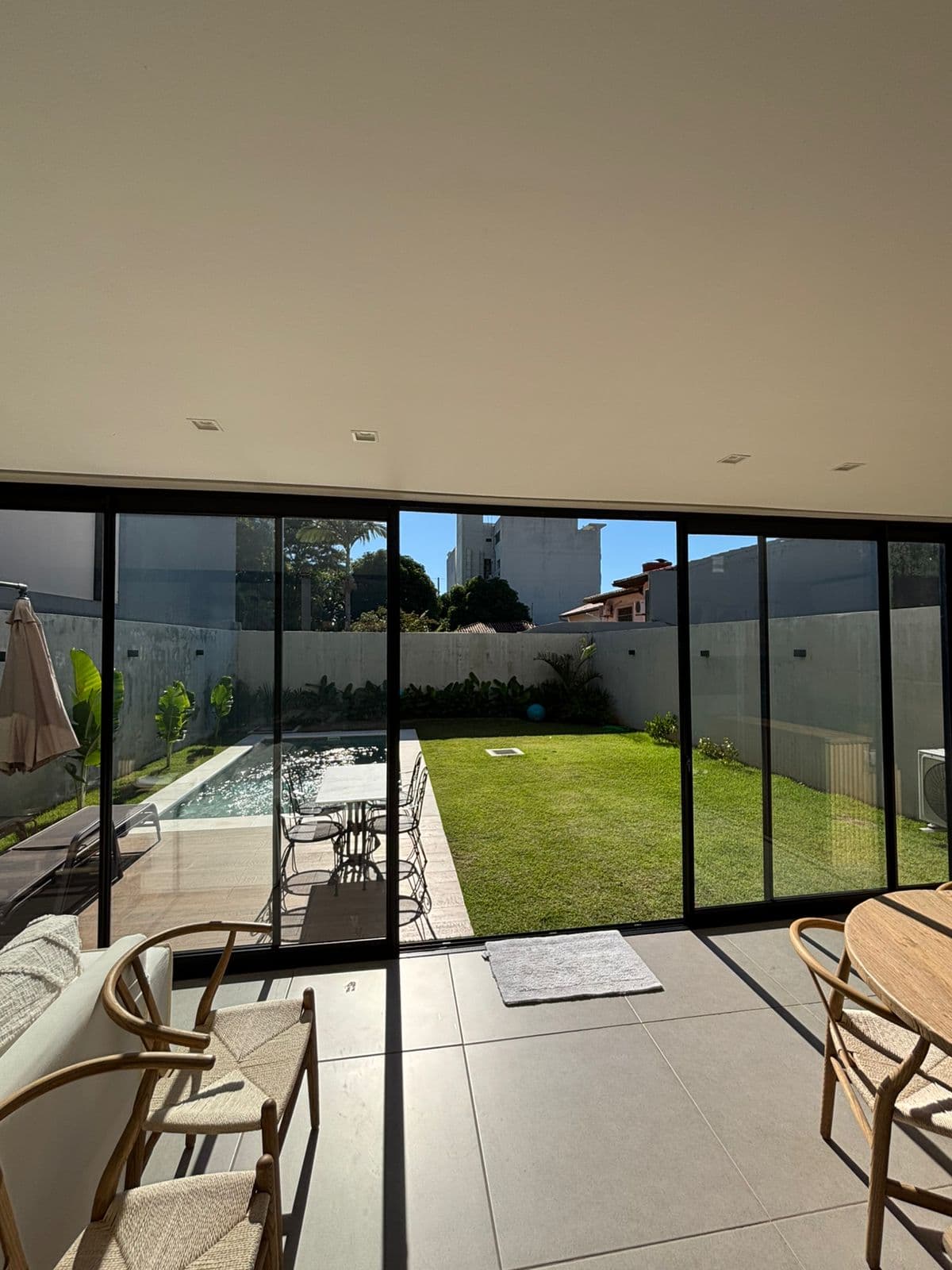 20.000.000 gs - Casa de 3 Niveles - BARRIO MBURUCUYA, foto 2