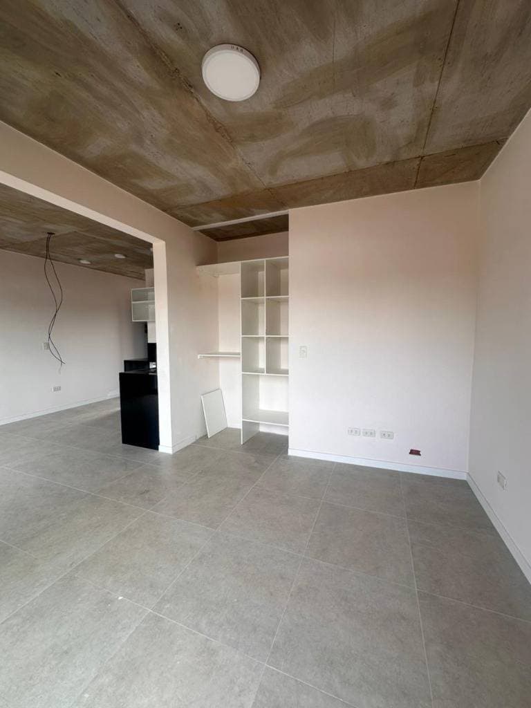 Departamento de un dormitorio con cochera en Luque, foto 3