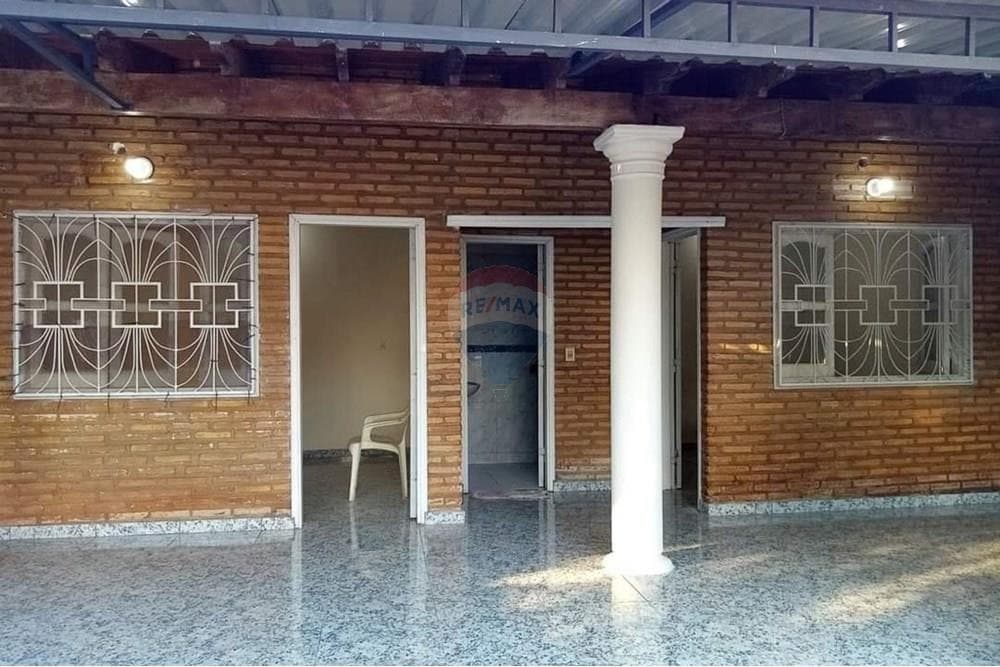 En venta casa de 4 habitaciones con Salon comecial, foto 2