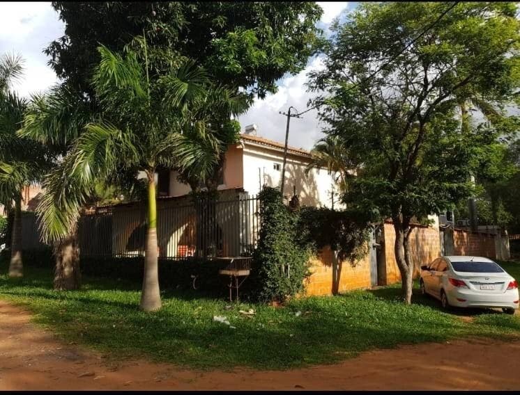 Alquilo exclusiva residencia en Barrio Cerrado la Floresta-Luque