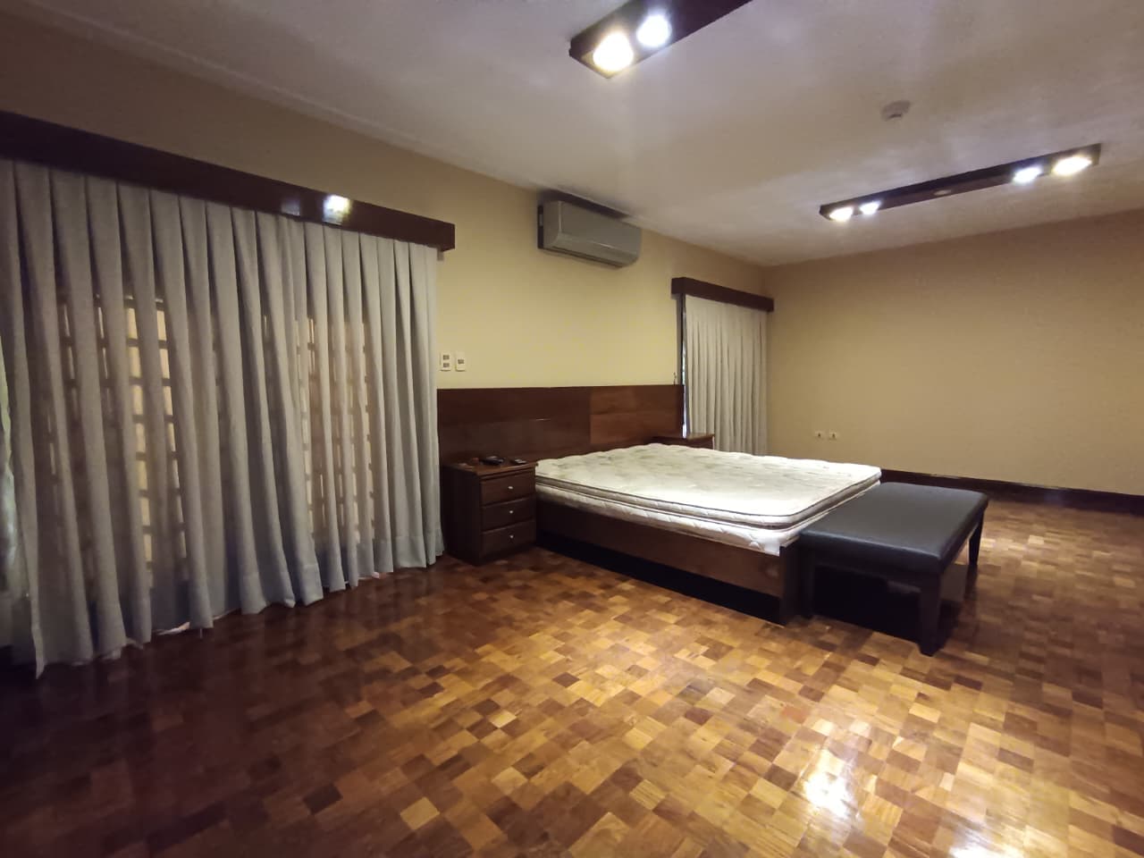 En venta lujosa residencia en el barrio felicidad de lambare, foto 2
